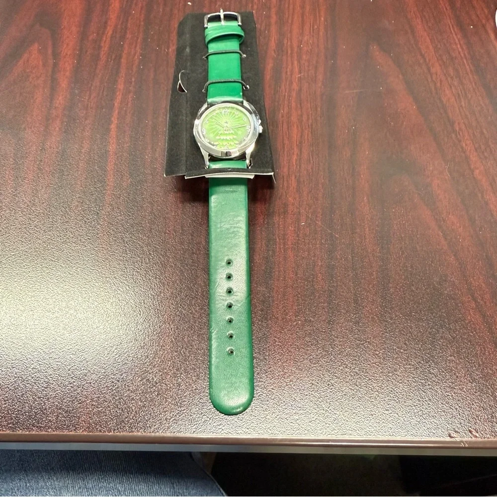 Avon Tis the Season Christmas Tree Green and Silver Watch NIB vintage 2009